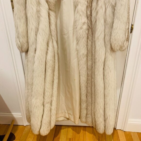 SAGA FOX NORWEGIAN FOX FUR COAT WOMANS Size Medium - Picture 9 of 16